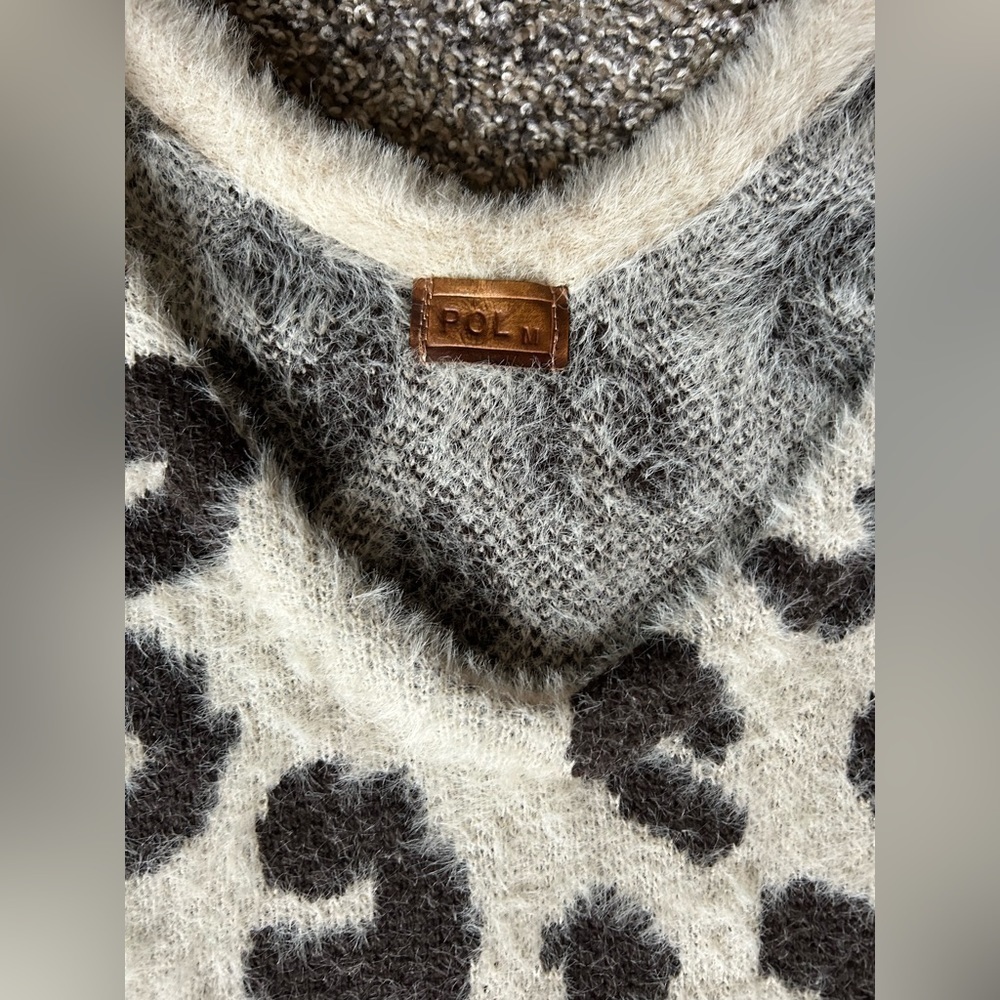 POL oversized animal print thick fuzzy warm sweater size medium - Picture 3 of 9